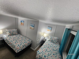 Room 3 Corner 2 bedroom (Q & 2 twins) REMODELED Photo 6