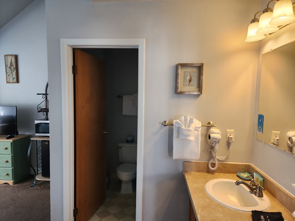 Room 12 Upper Queen w/Fireplace Photo 2