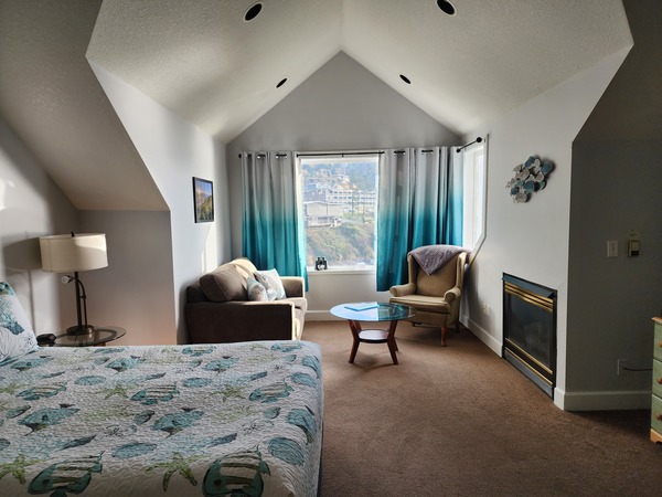Room 12 Upper Queen w/Fireplace Photo 1