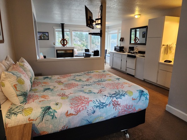 Room 10 Upper Double Queen Best View REMODELED Photo 1