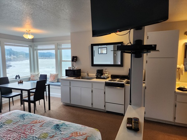 Room 10 Upper Double Queen Best View REMODELED Photo 5