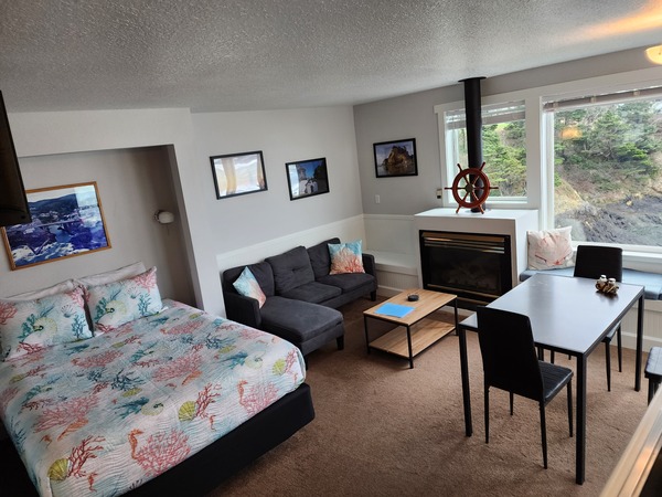 Room 10 Upper Double Queen Best View REMODELED Photo 6