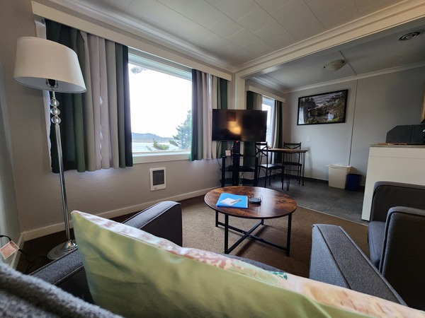 Room 8 Queen REMODELED Photo 2