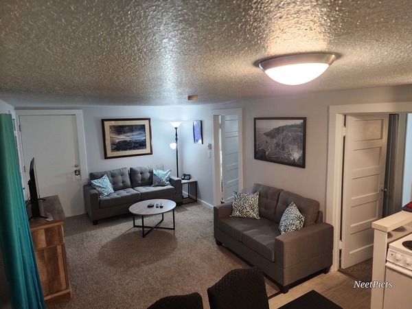 Room 3 Corner 2 bedroom (Q & 2 twins) REMODELED Photo 1