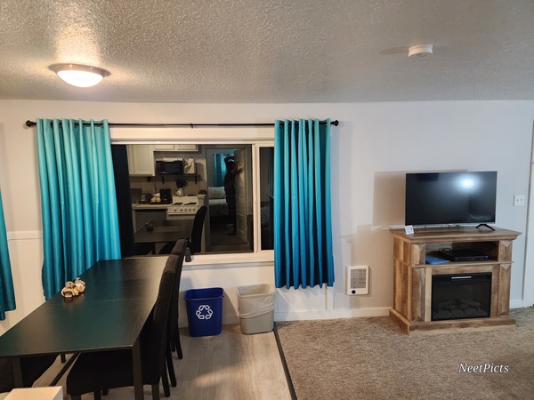 Room 3 Corner 2 bedroom (Q & 2 twins) REMODELED Photo 3