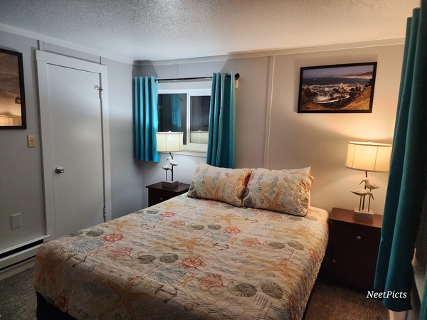 Room 3 Corner 2 bedroom (Q & 2 twins) REMODELED Photo 4