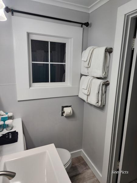 Room 3 Corner 2 bedroom (Q & 2 twins) REMODELED Photo 8