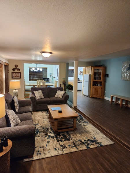 Room 1 Executive Suite 2 bedroom (K & Q) Photo 4