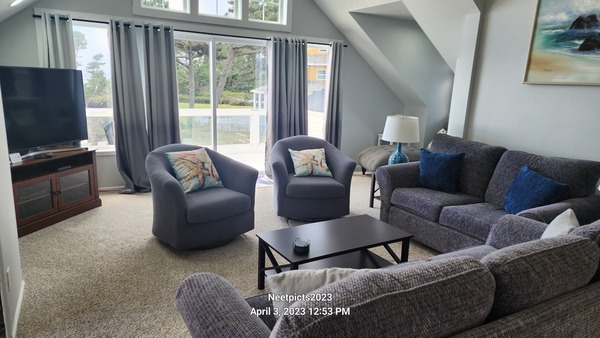 Room 14 Penthouse Suite, 2 Bedrooms, 2 Balconies, Full Kitchen REMODELED Photo 6