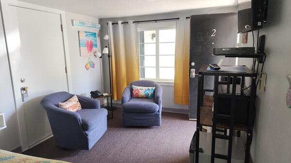 Room 2 Queen No View (connects to #3) Photo 3