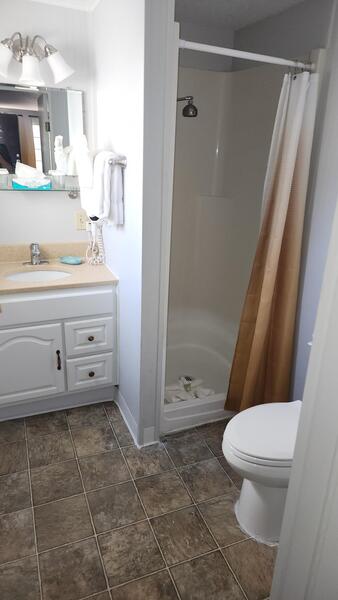 Room 2 Queen No View (connects to #3) Photo 2