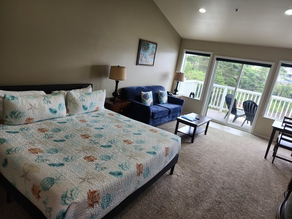 Upper East 19 King w/Balcony & Fireplace Photo 1