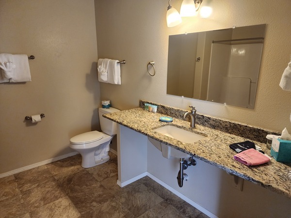 Upper East 20 Double Queen w/Balcony Photo 2