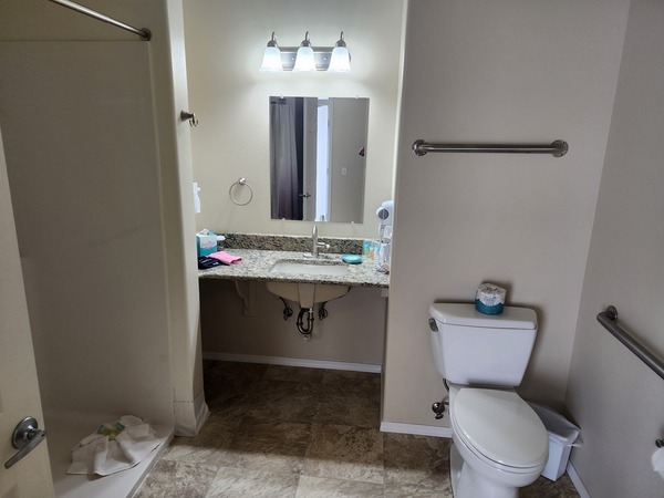 Room 15 - ADA Double Queen w/Sliding Door to Patio Photo 2